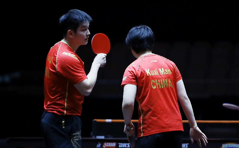 在他身后 在他身后