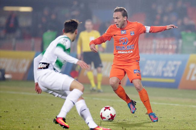 中遭对手肘 中遭对手肘