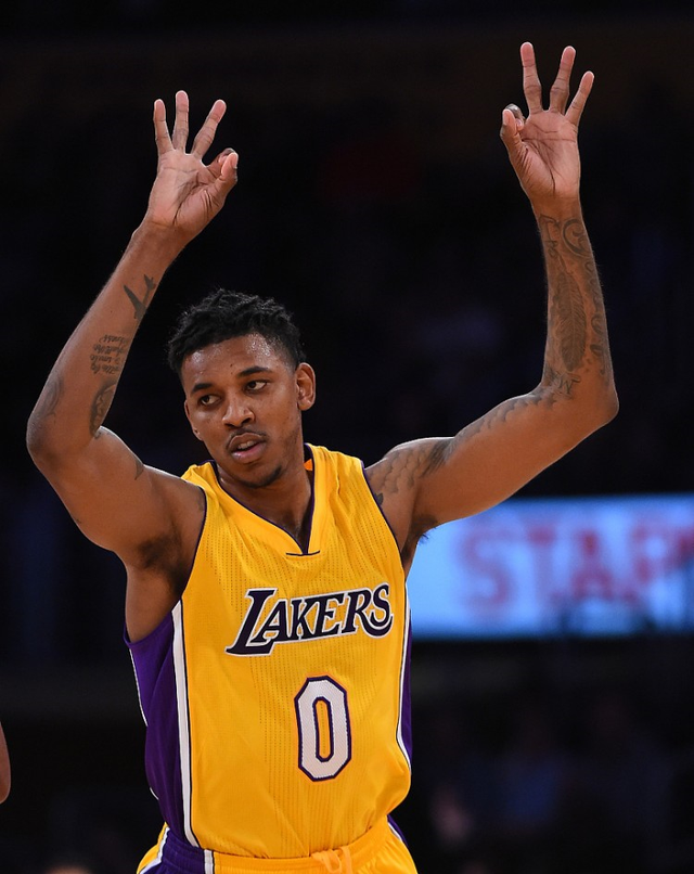 背身护球连 背身护球连